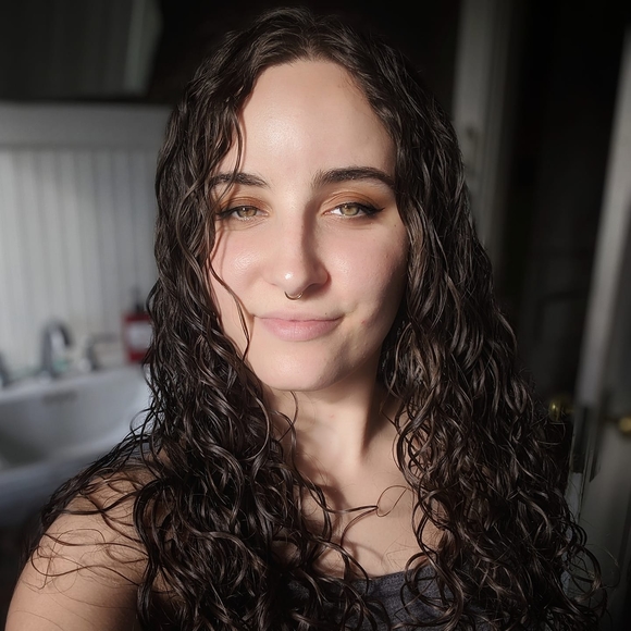 Poshmark profile picture for @hana